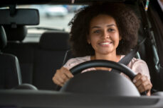Versicherung junger Fahrer: 10 Tipps, um Geld zu sparen