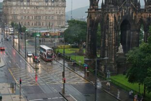 Deutlicher Rückgang der Zahl der Verkehrsunfälle in Edinburgh durch Senkung der Geschwindigkeit in der Stadt